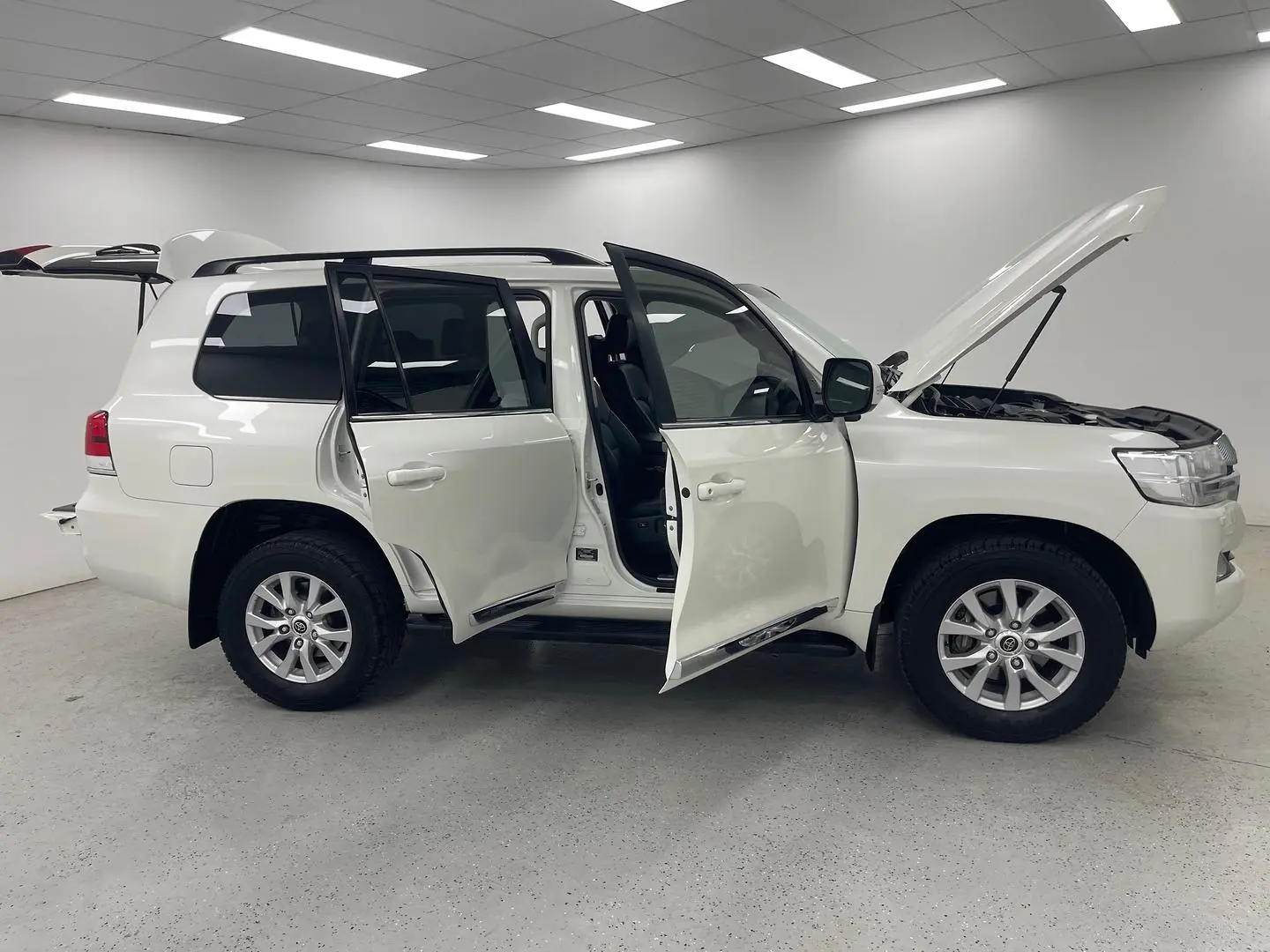 2019 Toyota Landcruiser Gallery Image 9