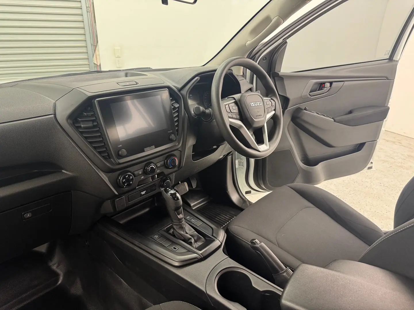 2024 Isuzu D-MAX Gallery Image 30
