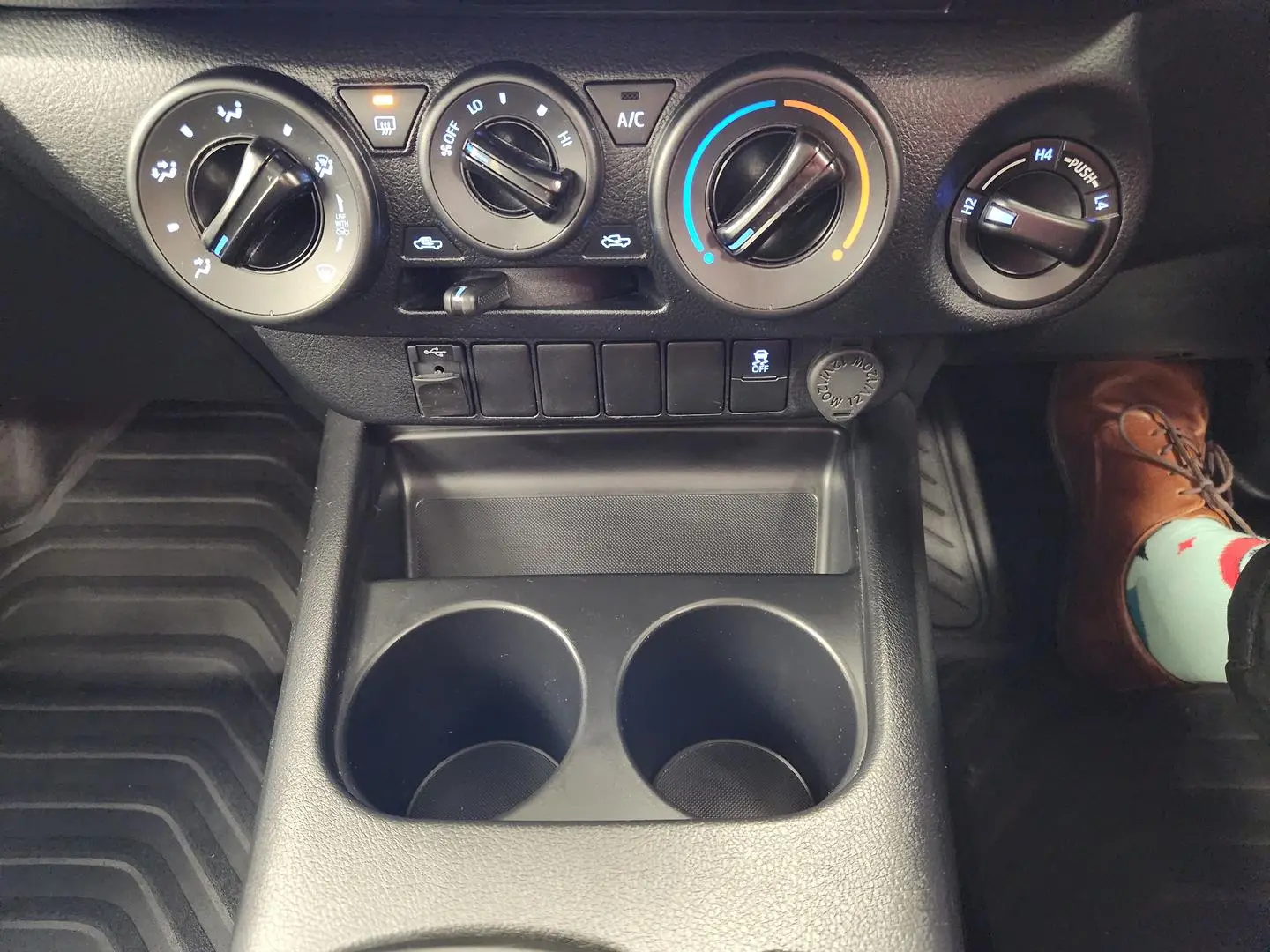 2021 Toyota Hilux Gallery Image 29