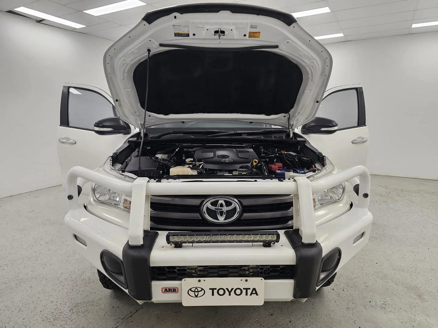 2015 Toyota Hilux Gallery Image 25