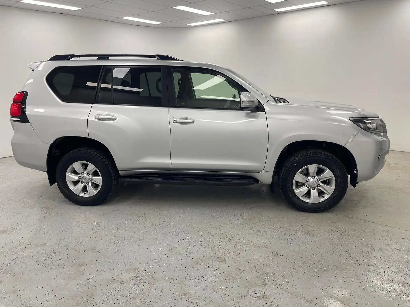 2017 Toyota Landcruiser Prado Gallery Image 2
