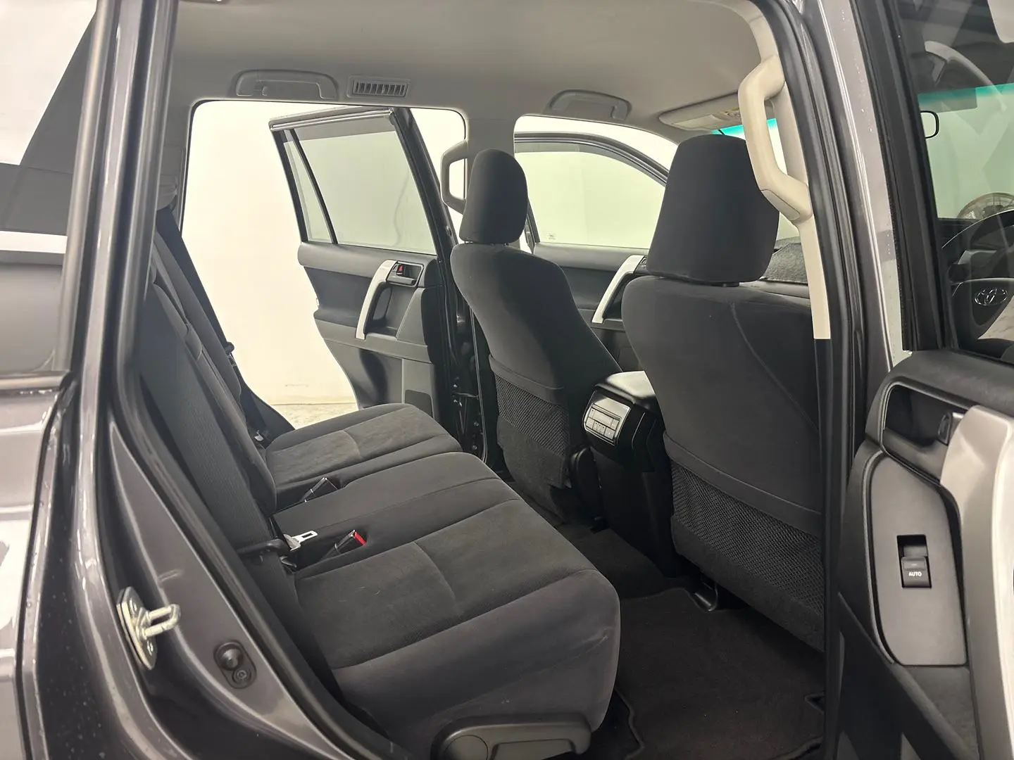 2015 Toyota Landcruiser Prado Gallery Image 21