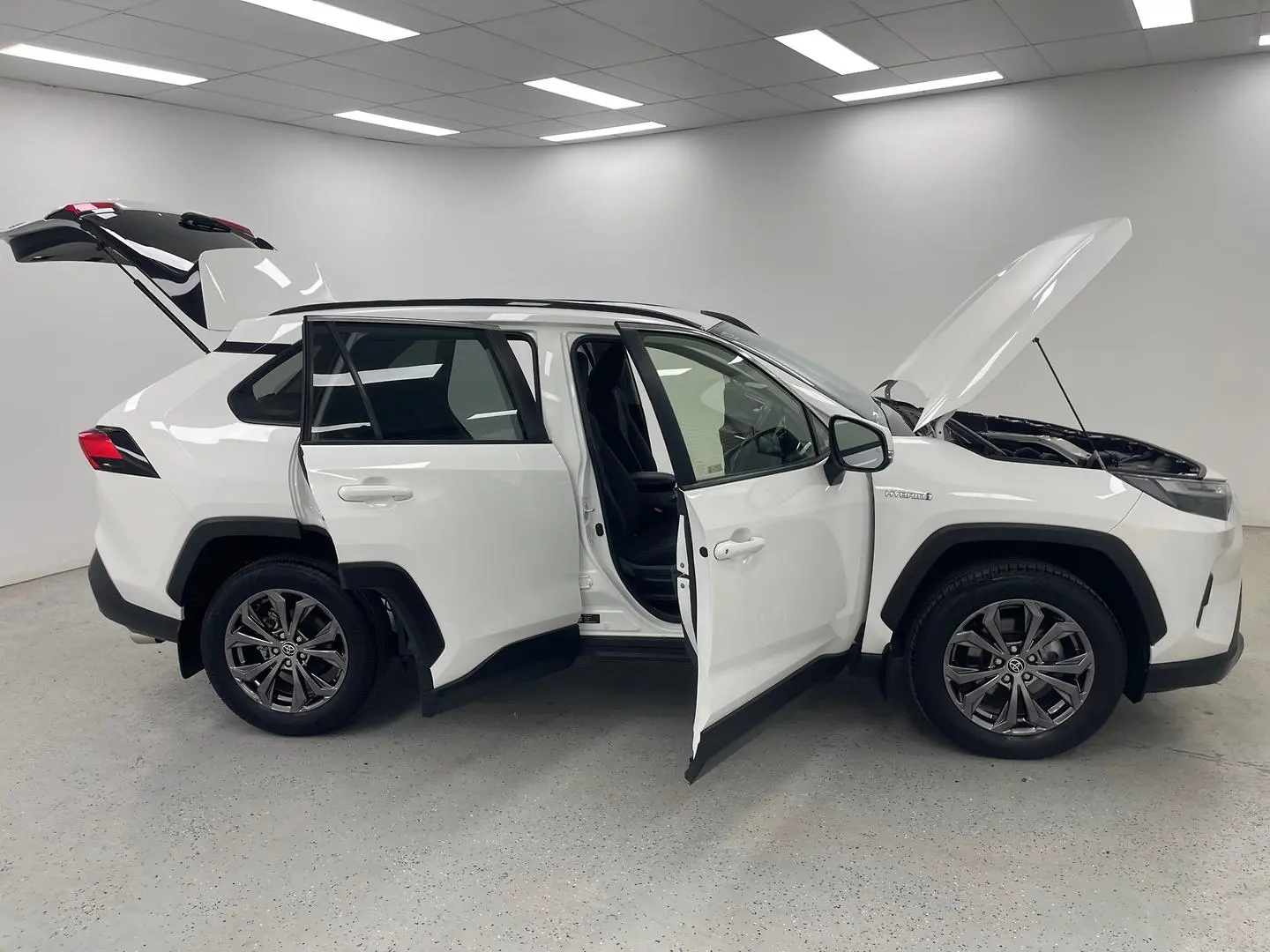 2022 Toyota RAV4 Gallery Image 9