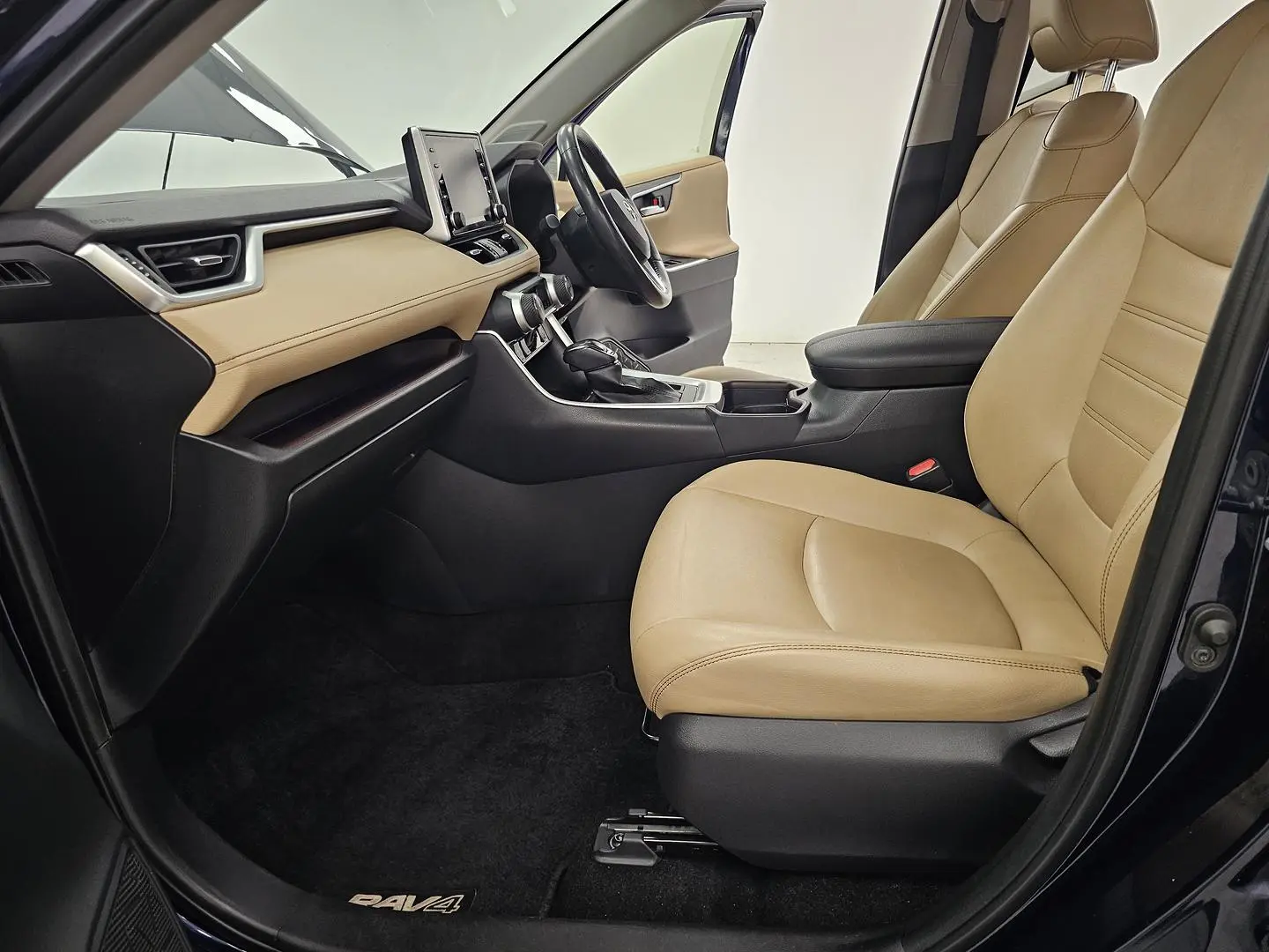 2021 Toyota RAV4 Gallery Image 12