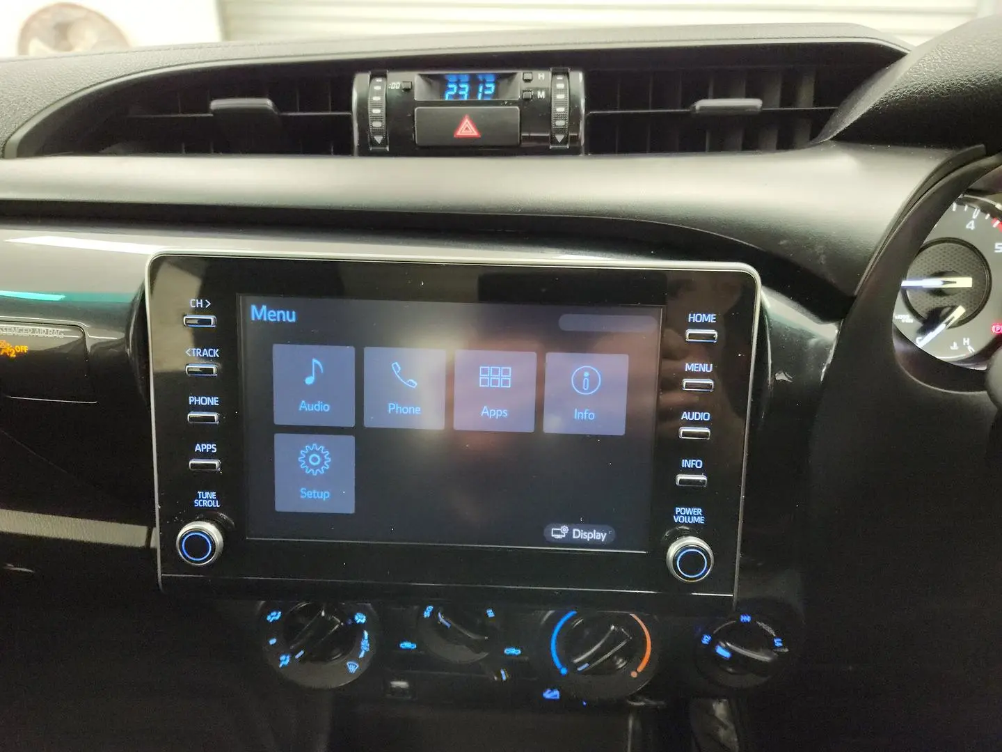 2021 Toyota Hilux Gallery Image 28