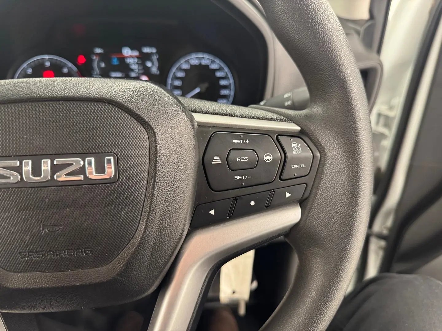 2024 Isuzu D-MAX Gallery Image 19