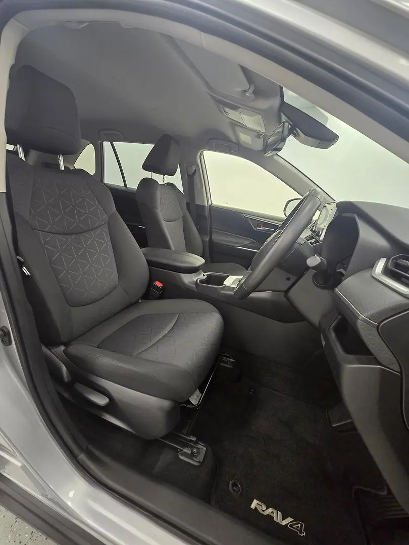 2022 Toyota RAV4 Gallery Image 17