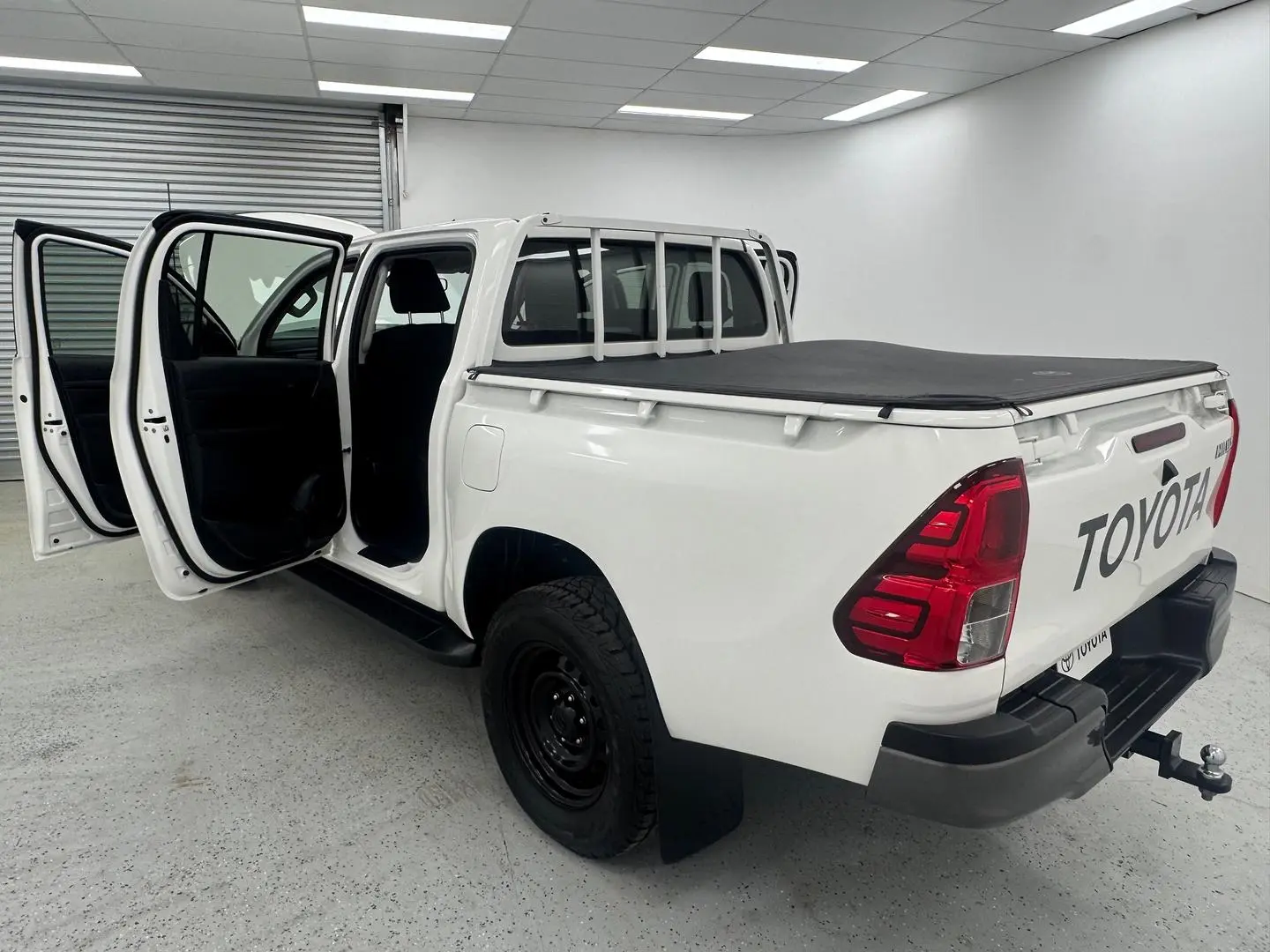 2020 Toyota Hilux Gallery Image 10