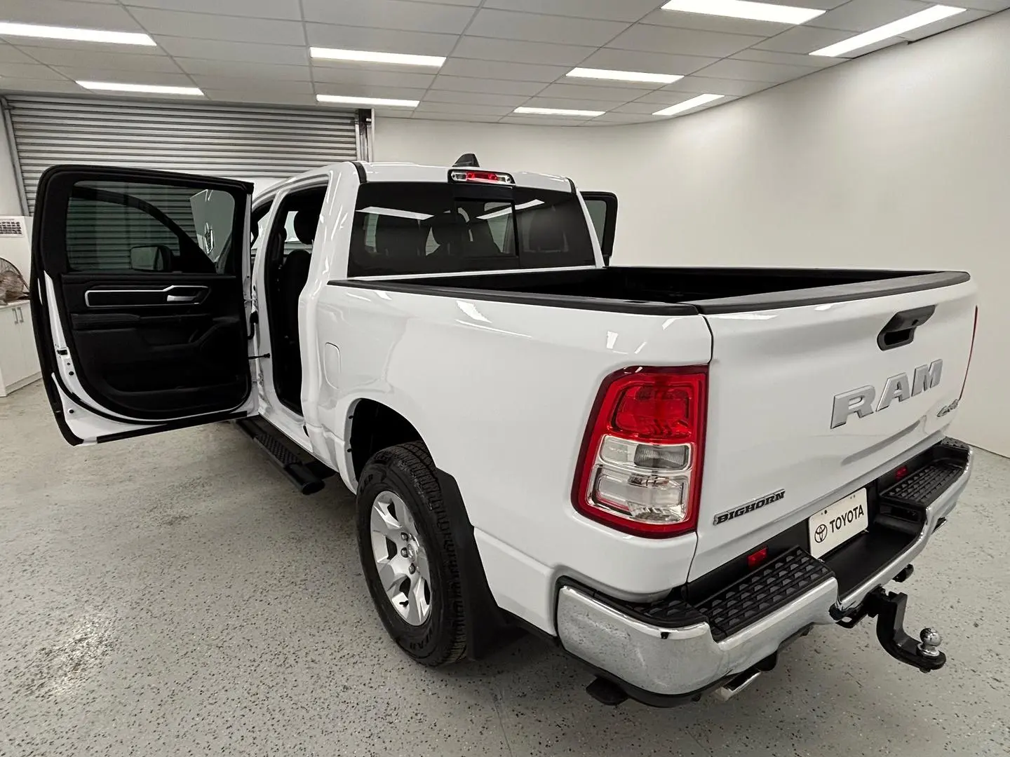 2023 RAM 1500 Gallery Image 12