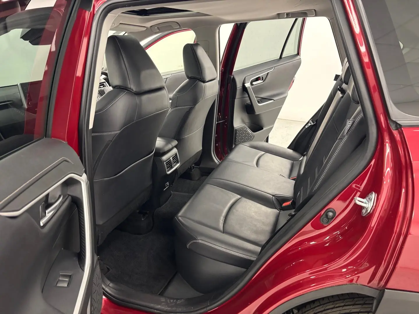 2020 Toyota RAV4 Gallery Image 17