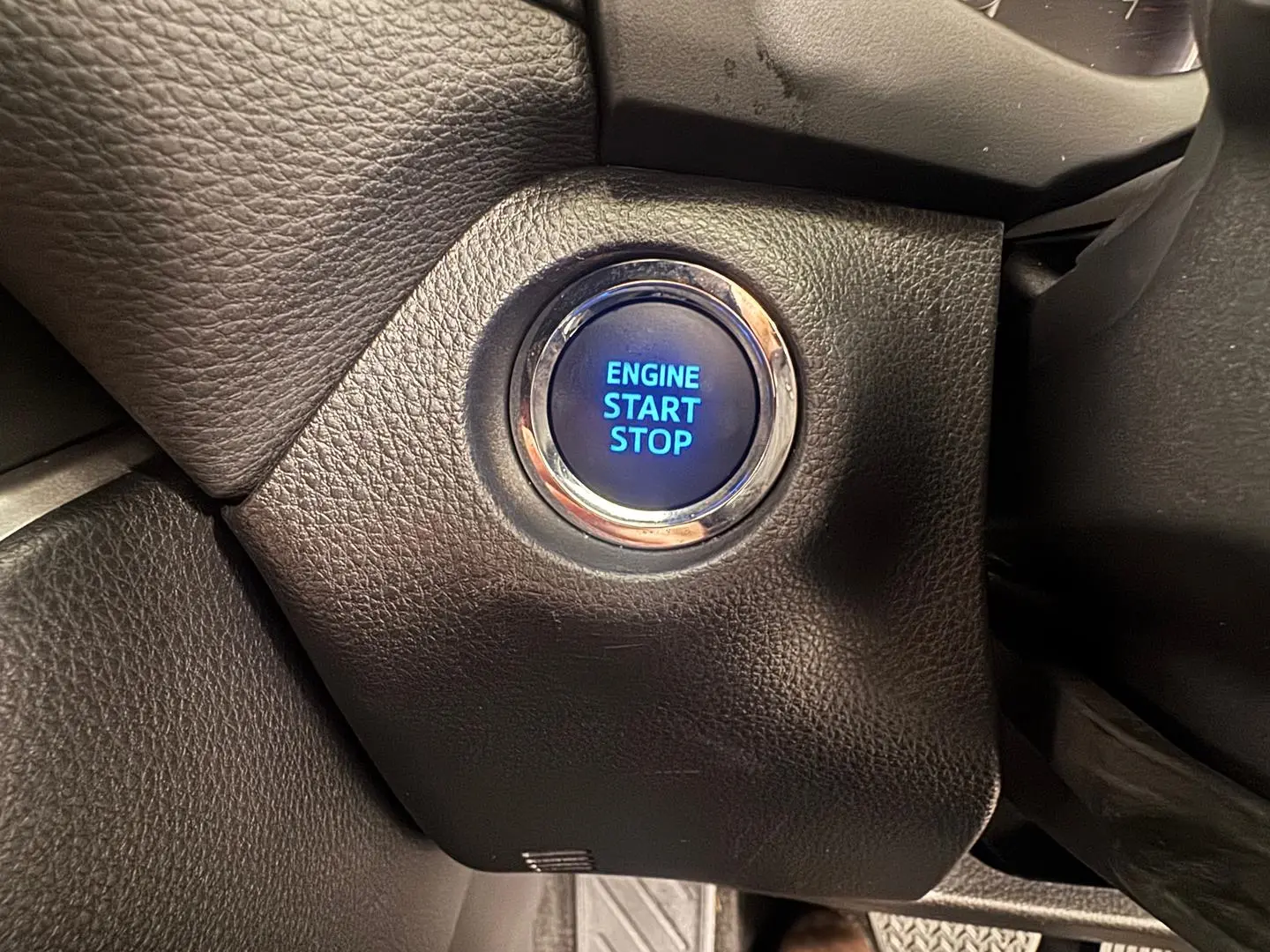 2022 Toyota RAV4 Gallery Image 17