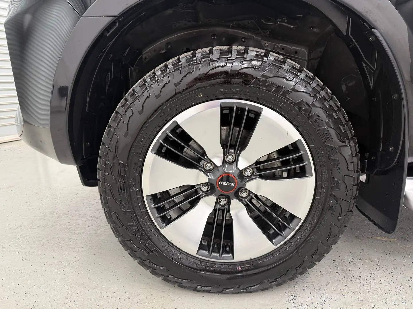 2022 Isuzu D-MAX Gallery Image 9