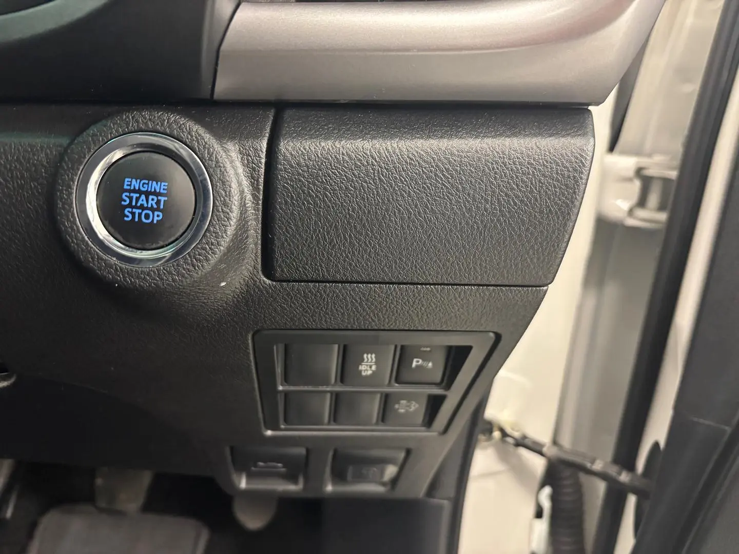 2021 Toyota Hilux Gallery Image 25