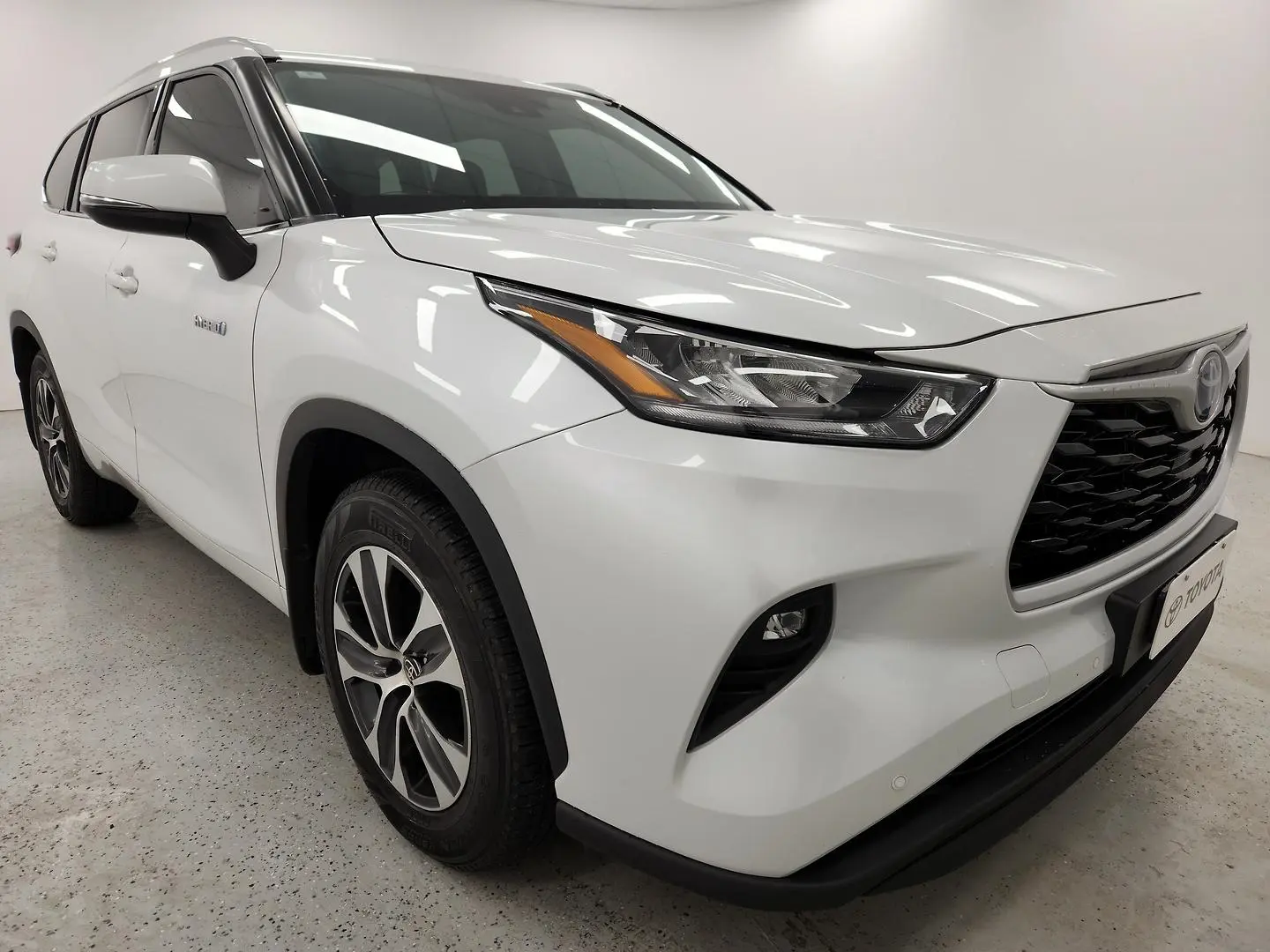 2022 Toyota Kluger Gallery Image 1