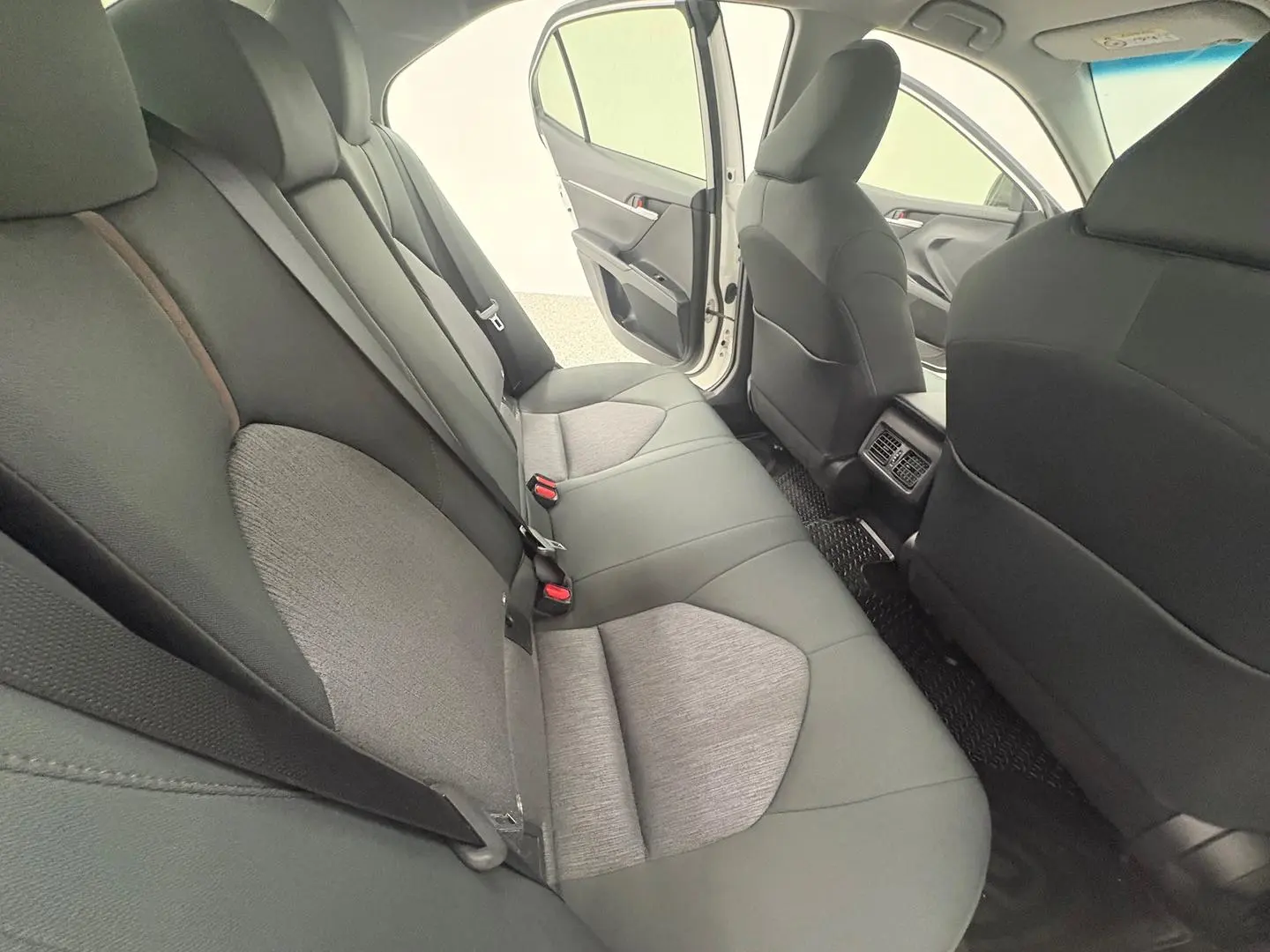 2019 Toyota Camry Gallery Image 19