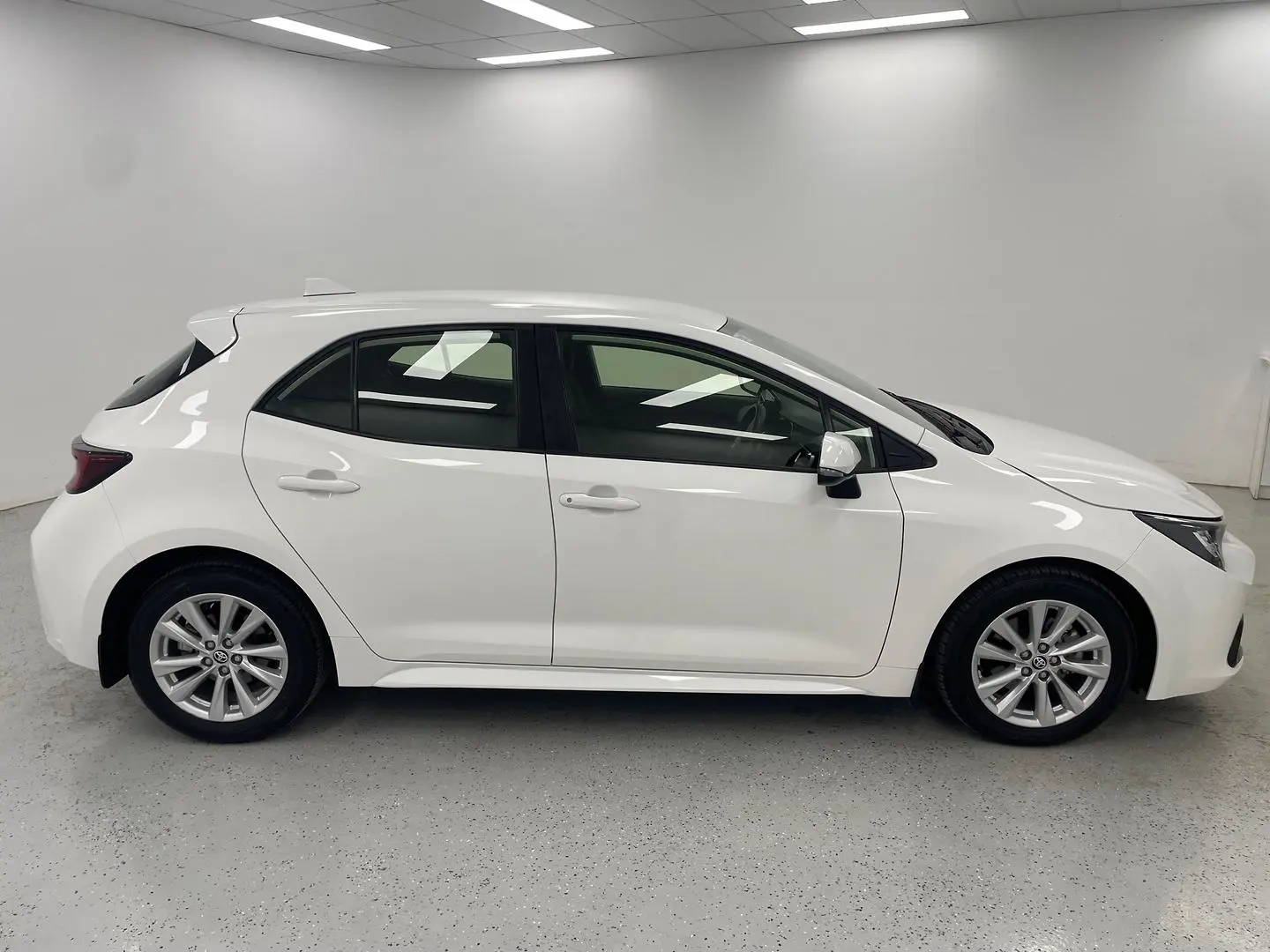 2023 Toyota Corolla Gallery Image 2