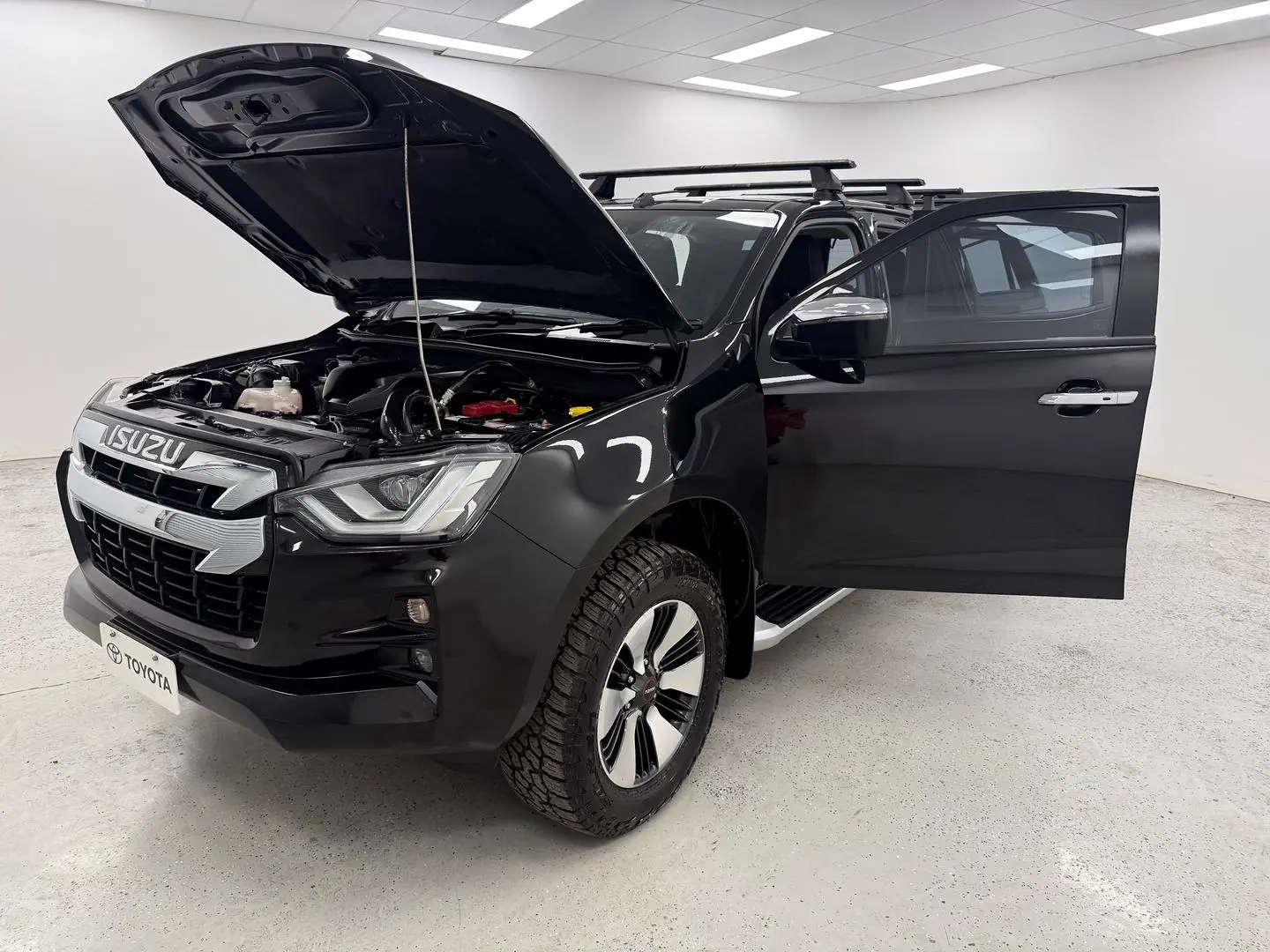 2022 Isuzu D-MAX Gallery Image 8