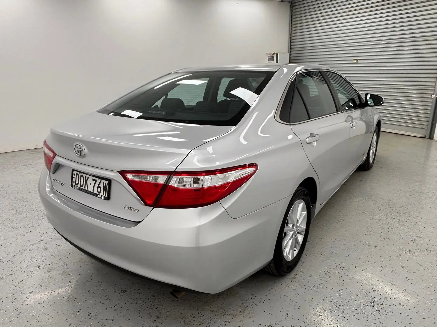 2016 Toyota Camry Gallery Image 3