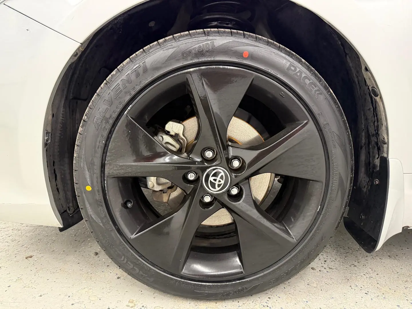 2015 Toyota Camry Gallery Image 9