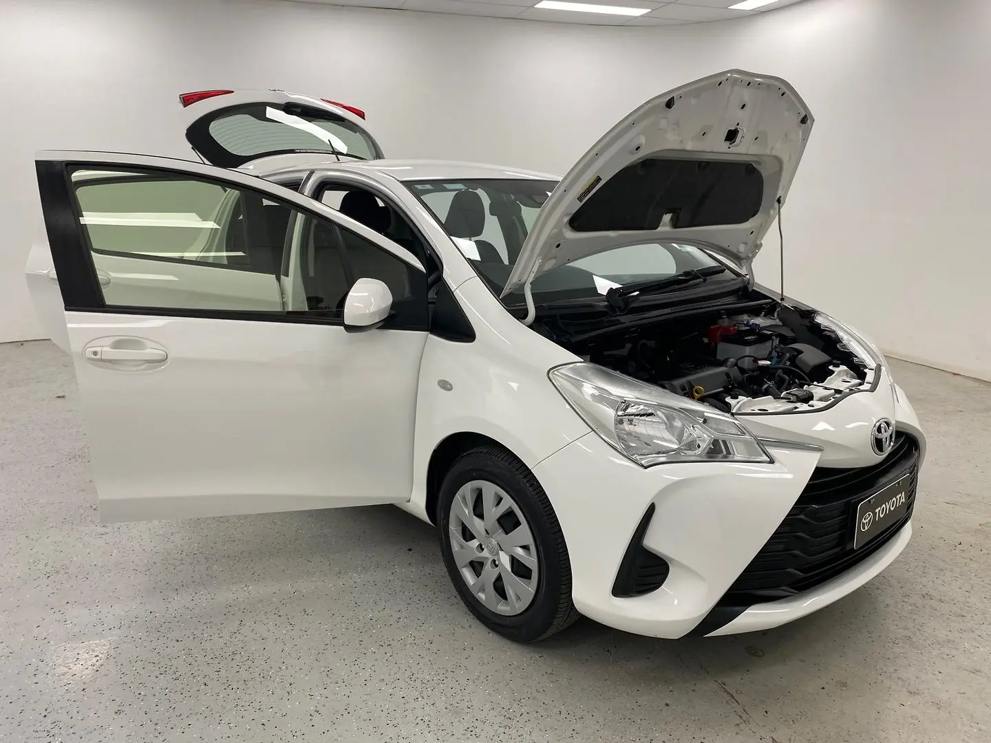 2019 Toyota Yaris Gallery Image 9