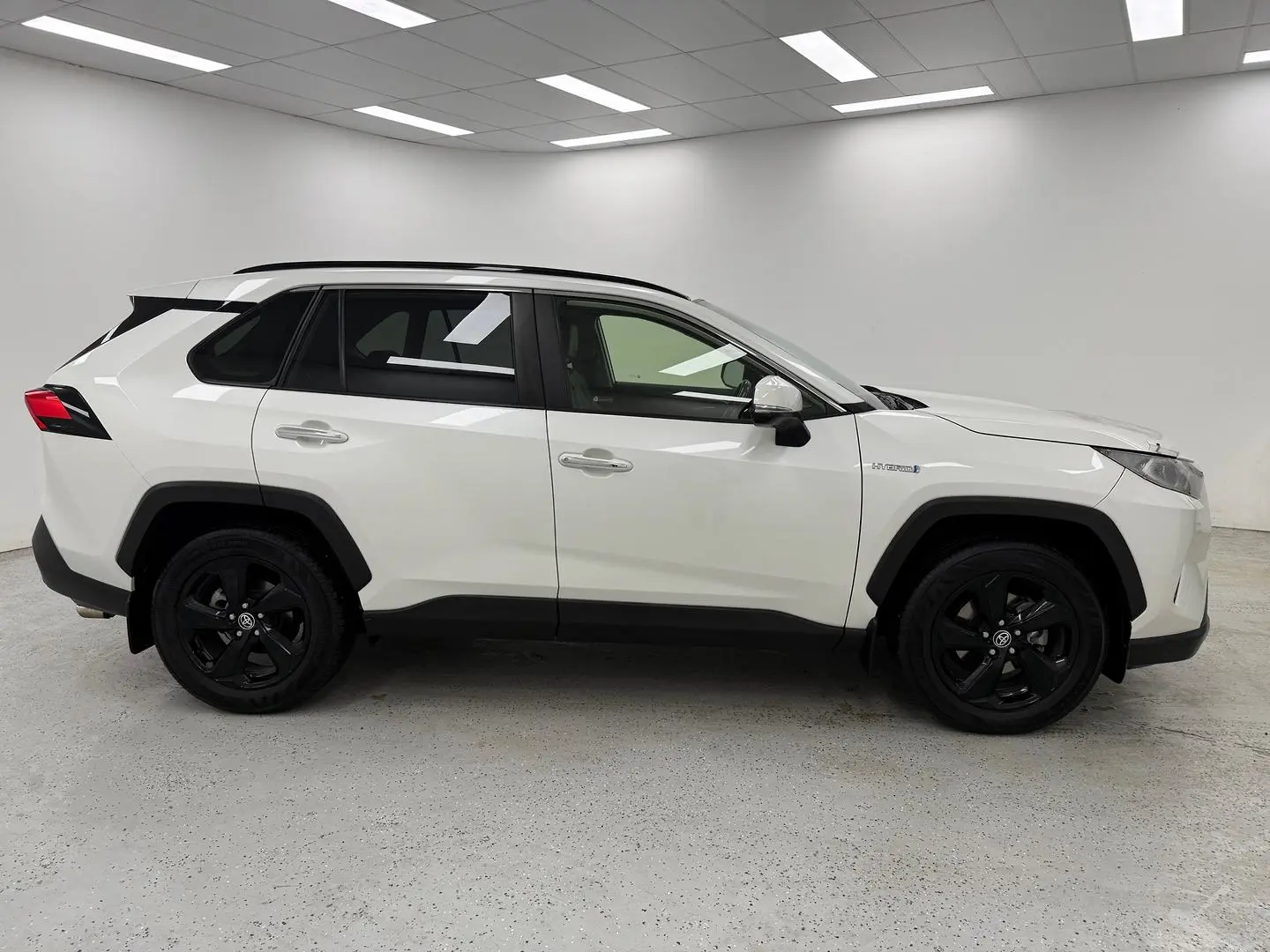 2020 Toyota RAV4 Gallery Image 2