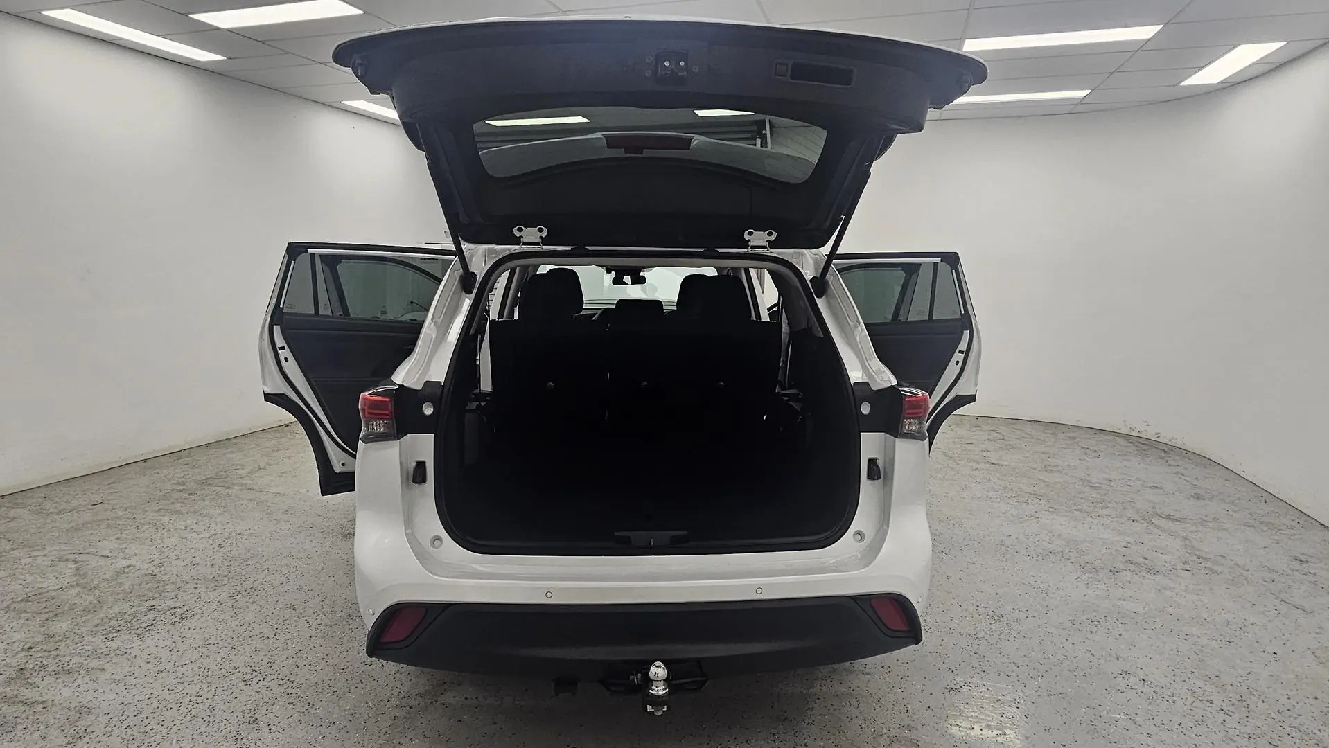 2022 Toyota Kluger Gallery Image 16