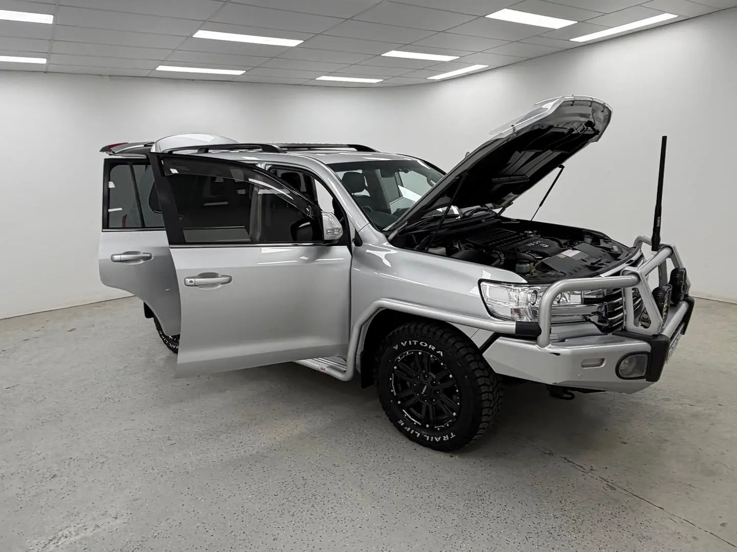 2018 Toyota Landcruiser Gallery Image 8