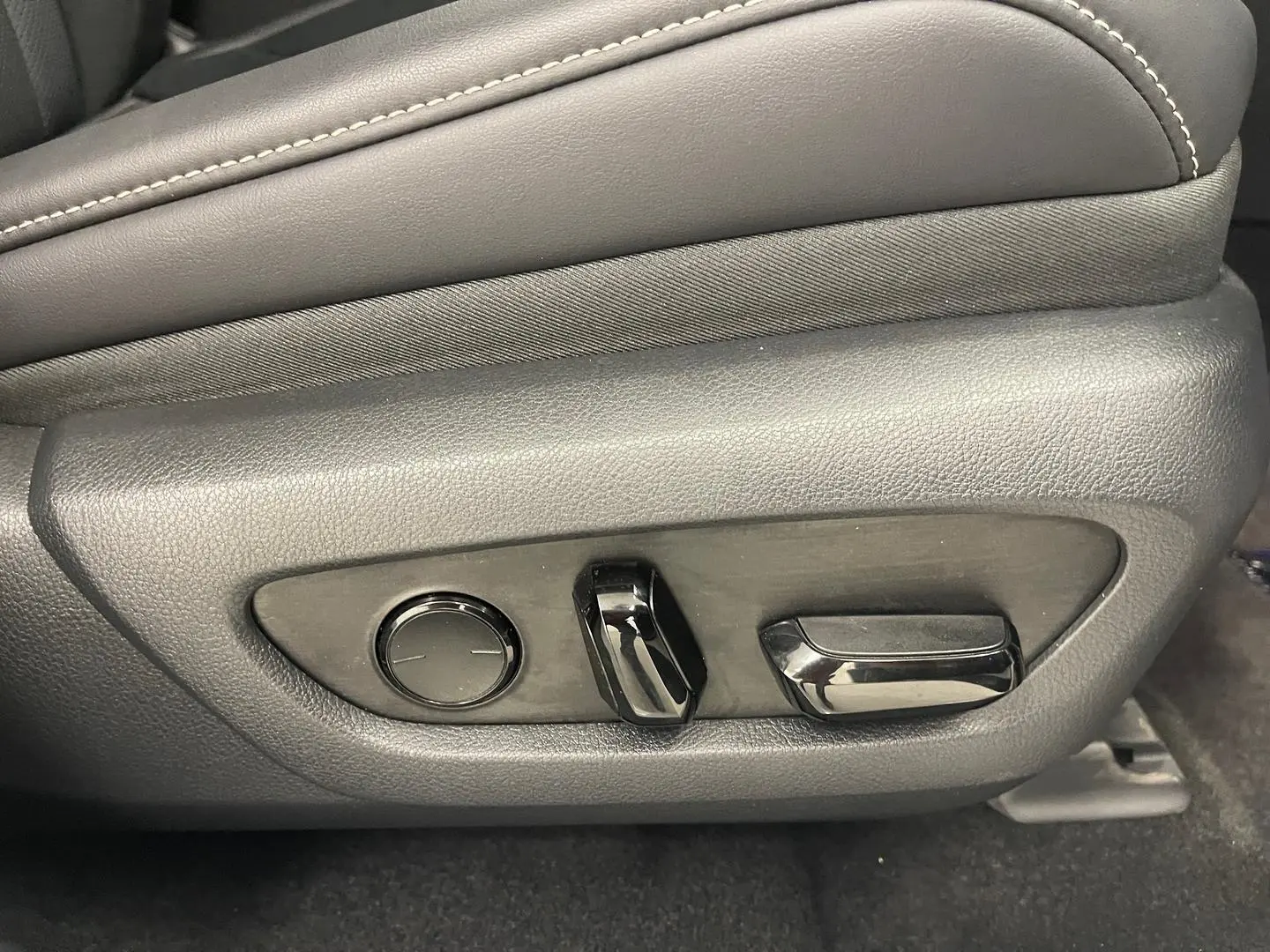 2025 Lexus RX Gallery Image 24