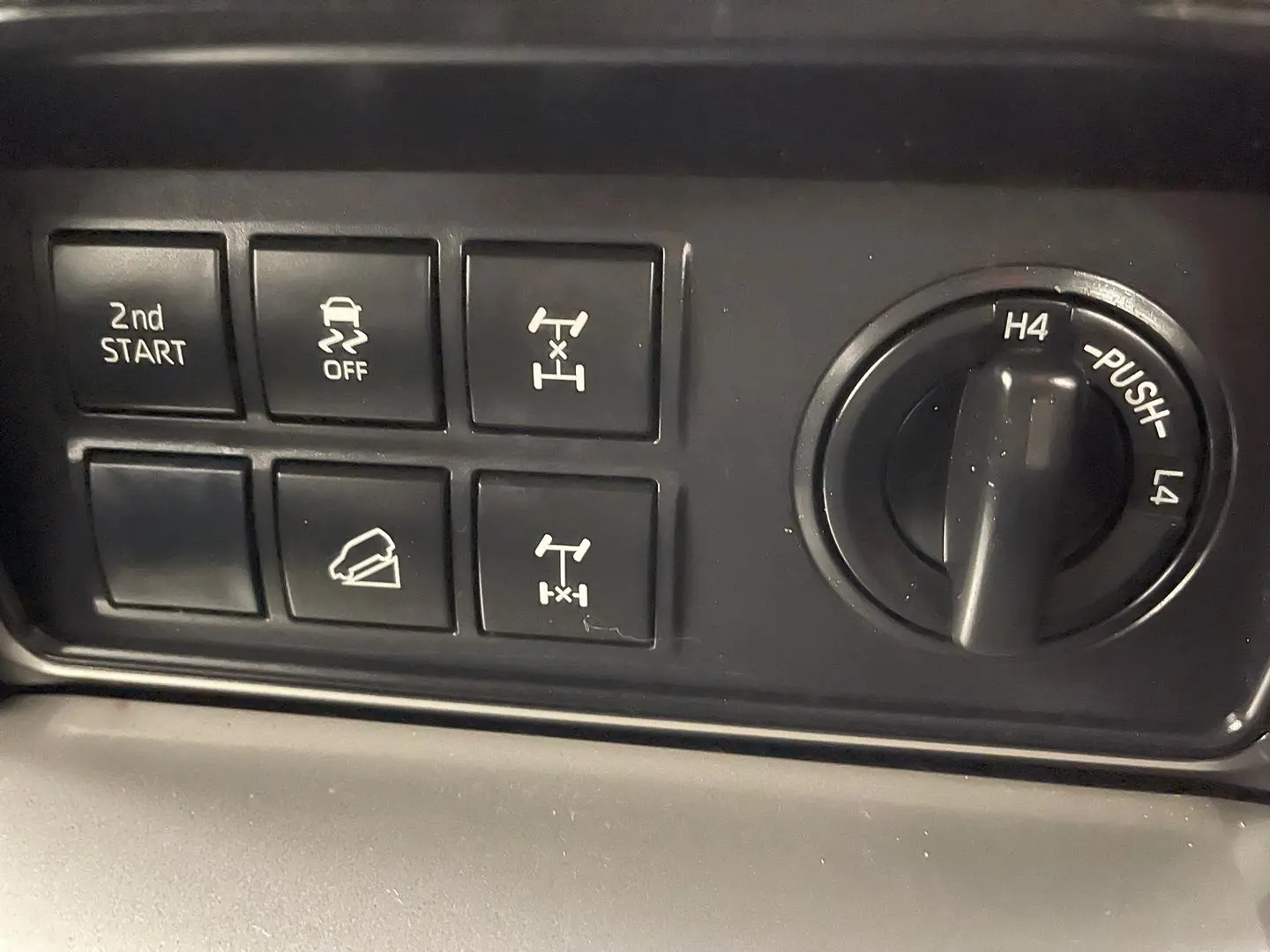 2017 Toyota Landcruiser Prado Gallery Image 28