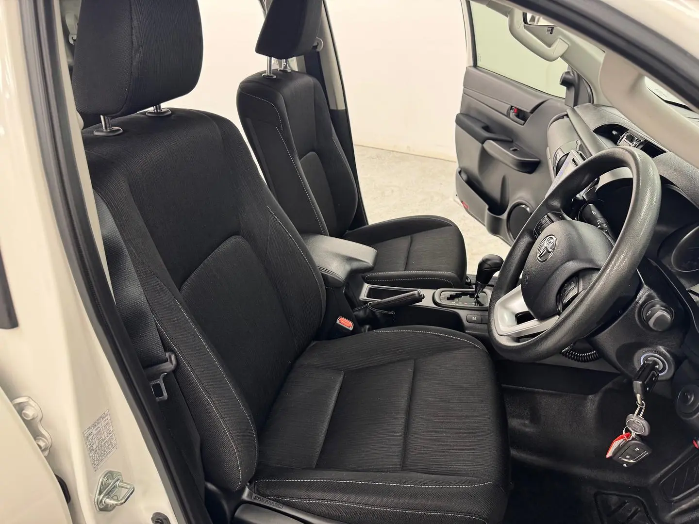 2020 Toyota Hilux Gallery Image 27