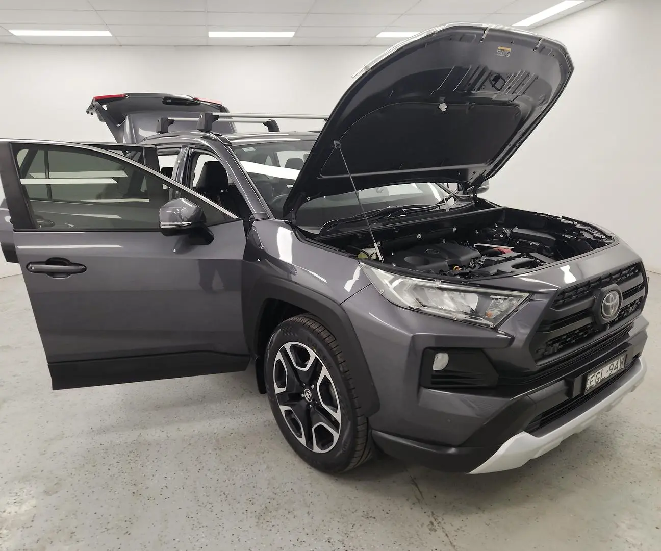2019 Toyota RAV4 Gallery Image 7