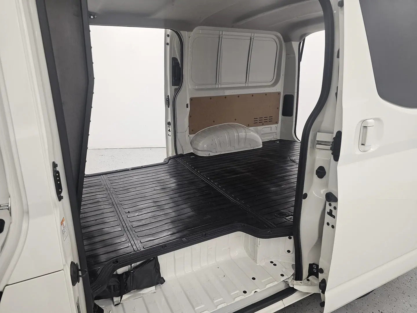 2022 Toyota Hiace Gallery Image 14