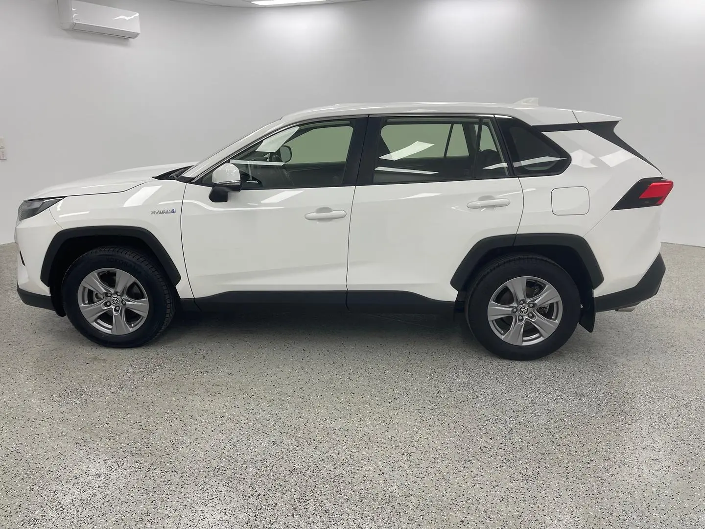 2024 Toyota RAV4 Gallery Image 5