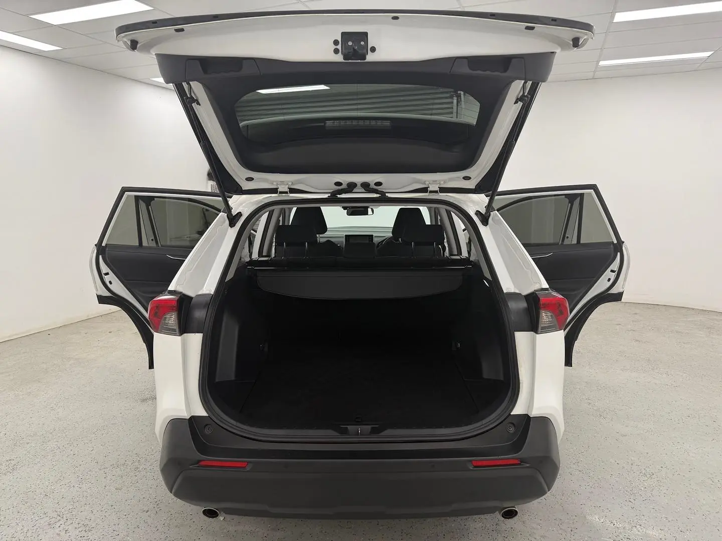 2022 Toyota RAV4 Gallery Image 13