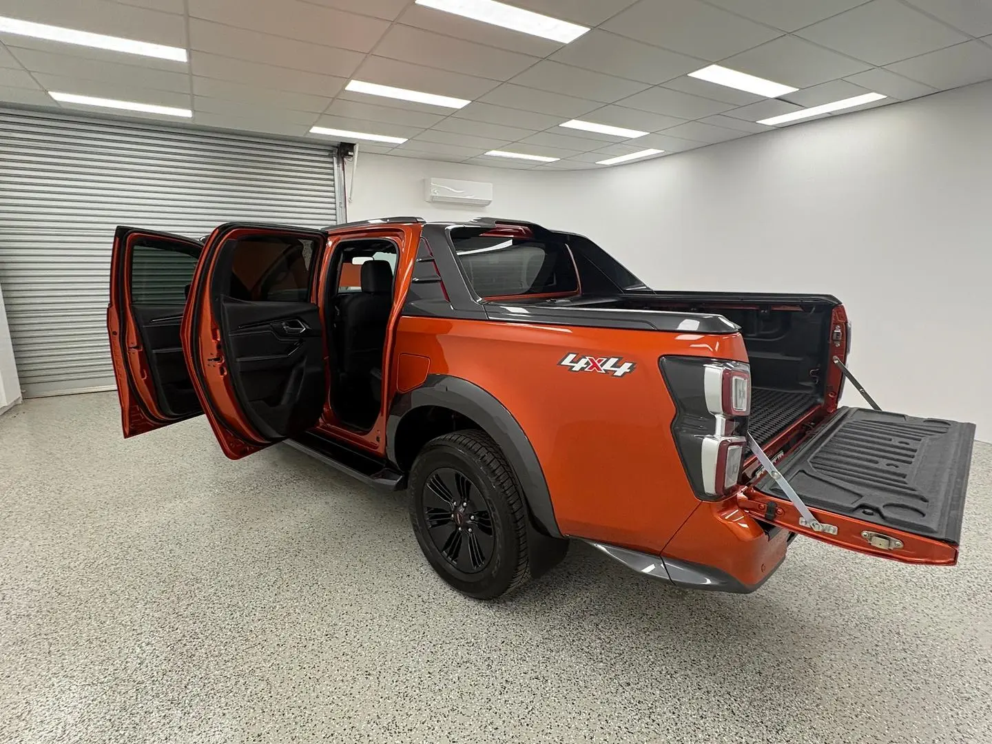 2021 Isuzu D-MAX Gallery Image 12