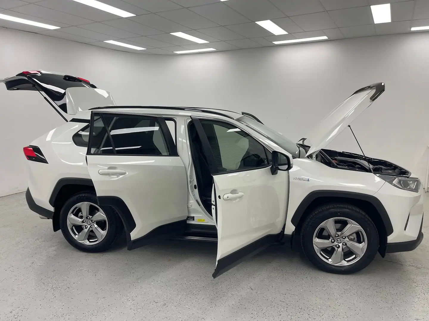 2021 Toyota RAV4 Gallery Image 9