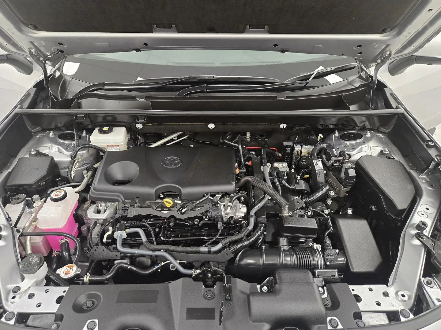 2022 Toyota RAV4 Gallery Image 16