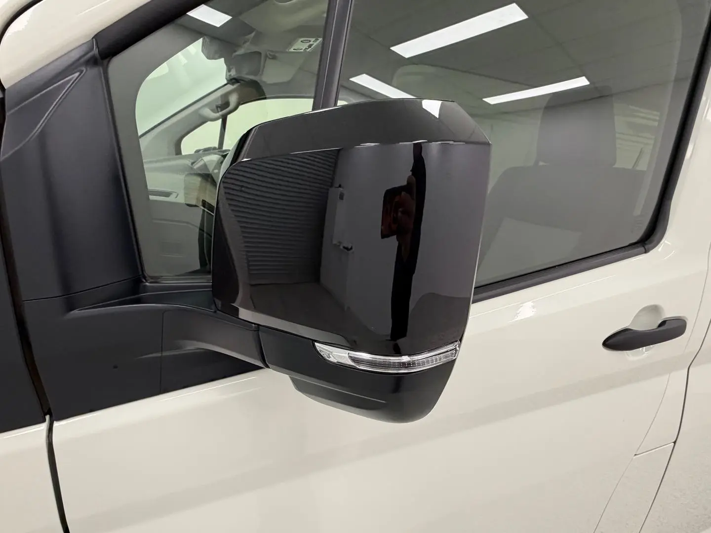 2025 Toyota Hiace Gallery Image 30