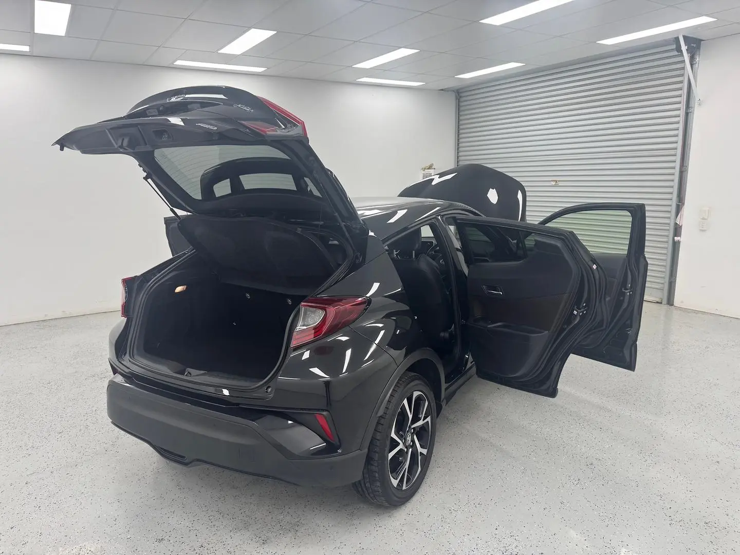 2018 Toyota C-HR Gallery Image 9