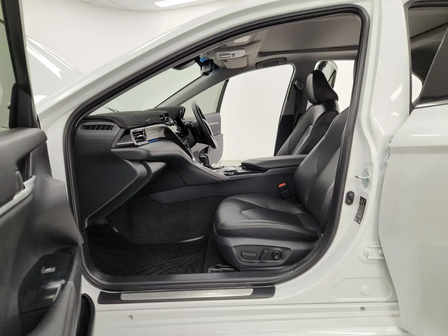 2020 Toyota Camry Gallery Image 18