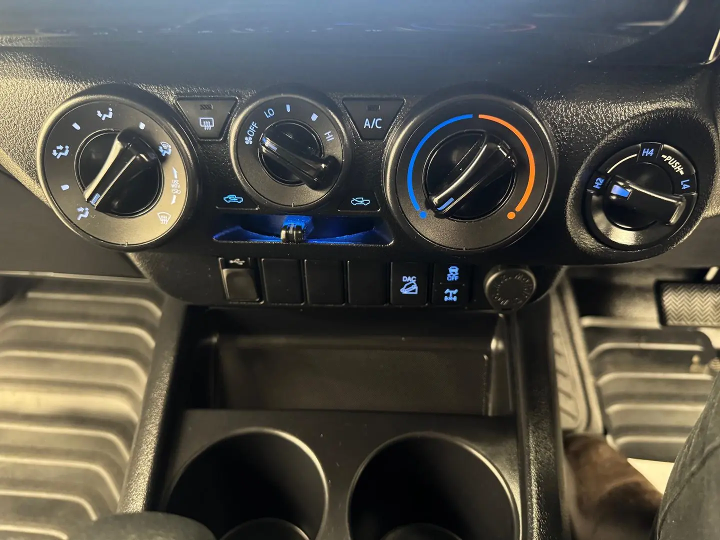 2023 Toyota Hilux Gallery Image 24