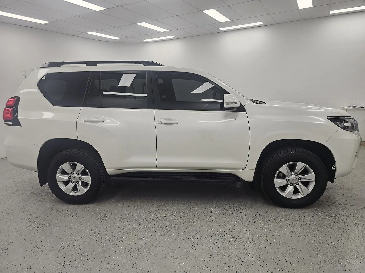 2021 Toyota Landcruiser Prado Gallery Image 2