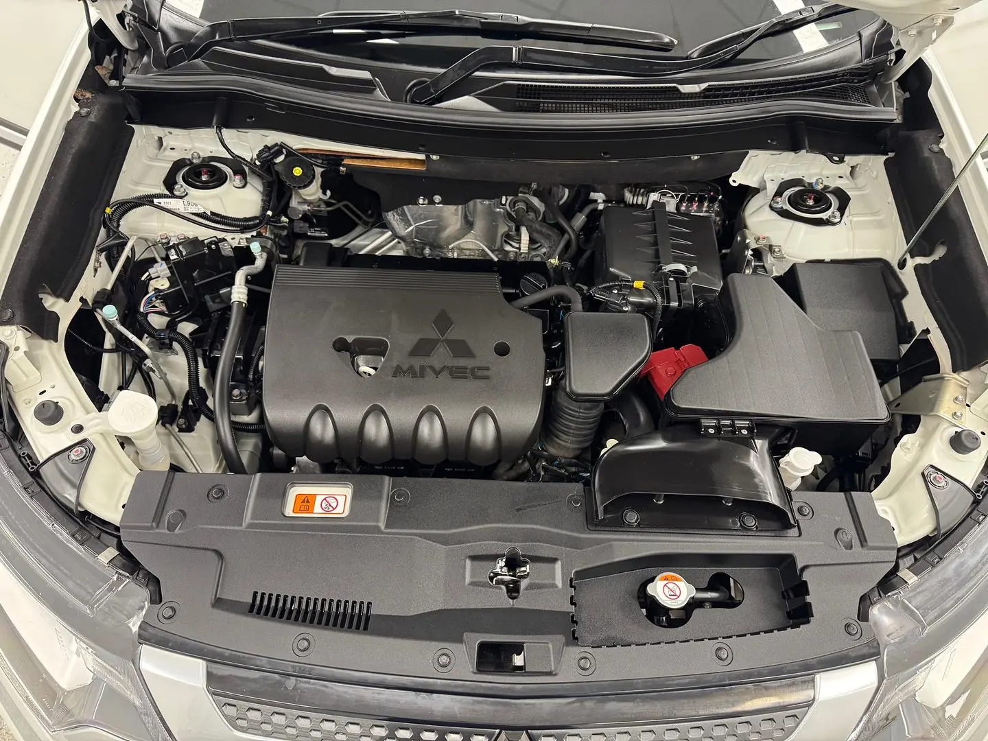 2020 Mitsubishi Outlander Gallery Image 14