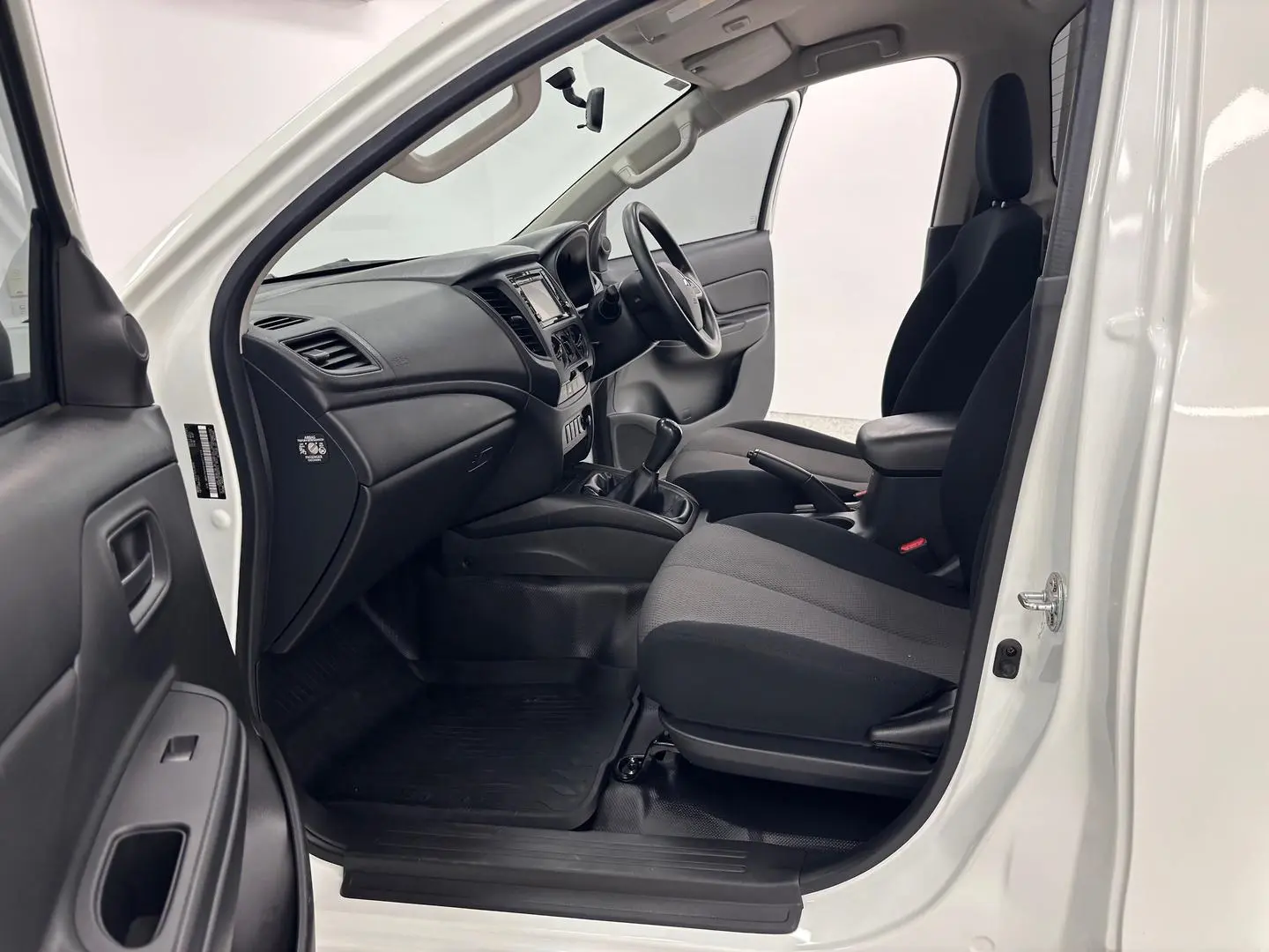 2021 Mitsubishi Triton Gallery Image 17