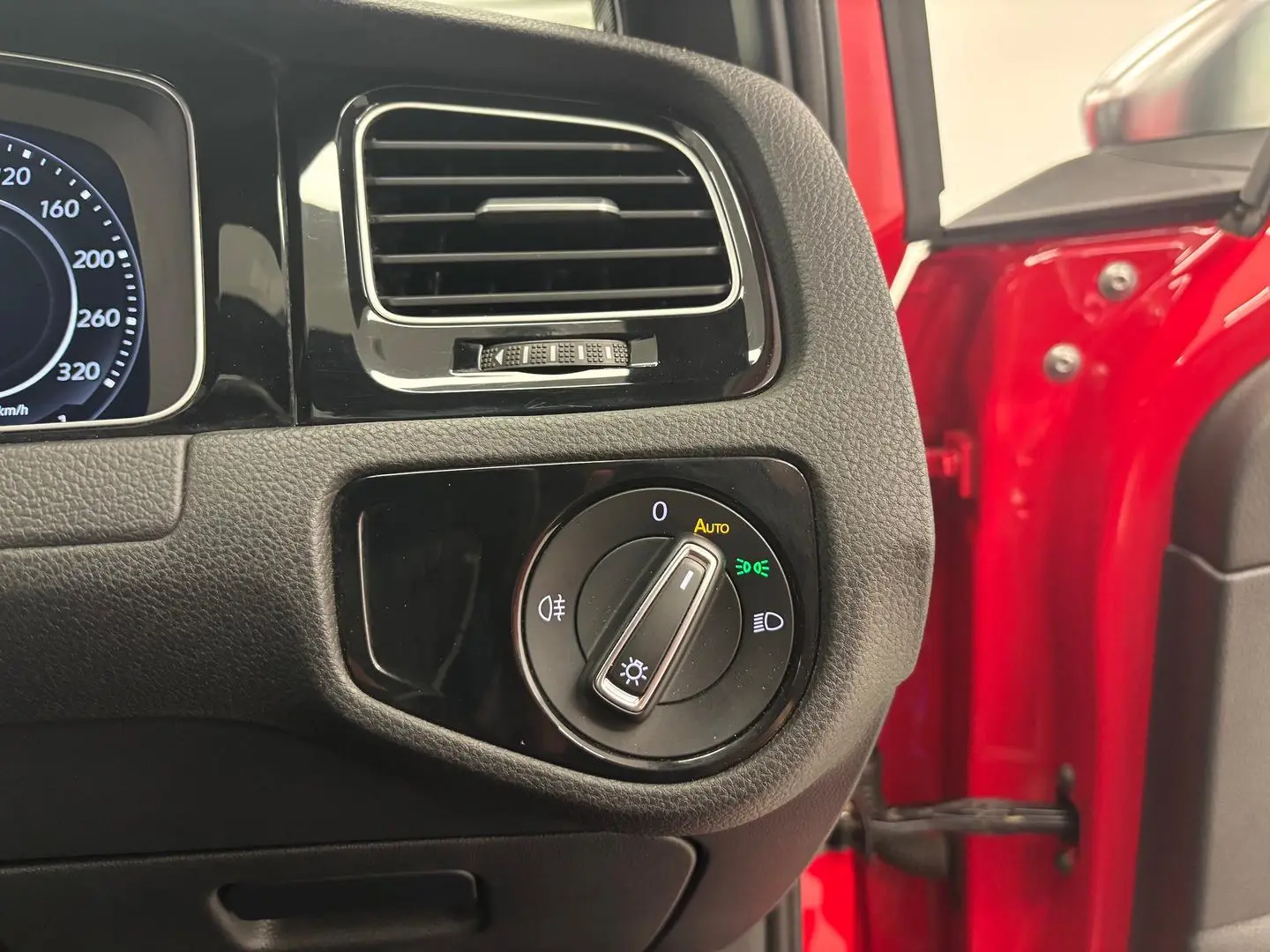 2020 Volkswagen Golf Gallery Image 25