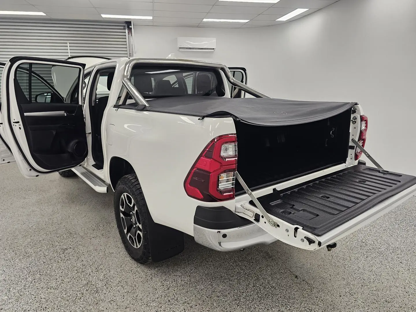 2021 Toyota Hilux Gallery Image 16