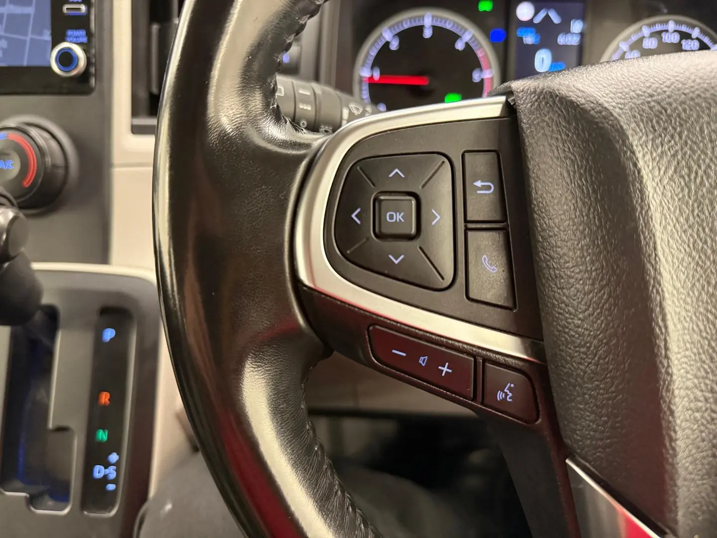 2022 Toyota Hiace Gallery Image 27