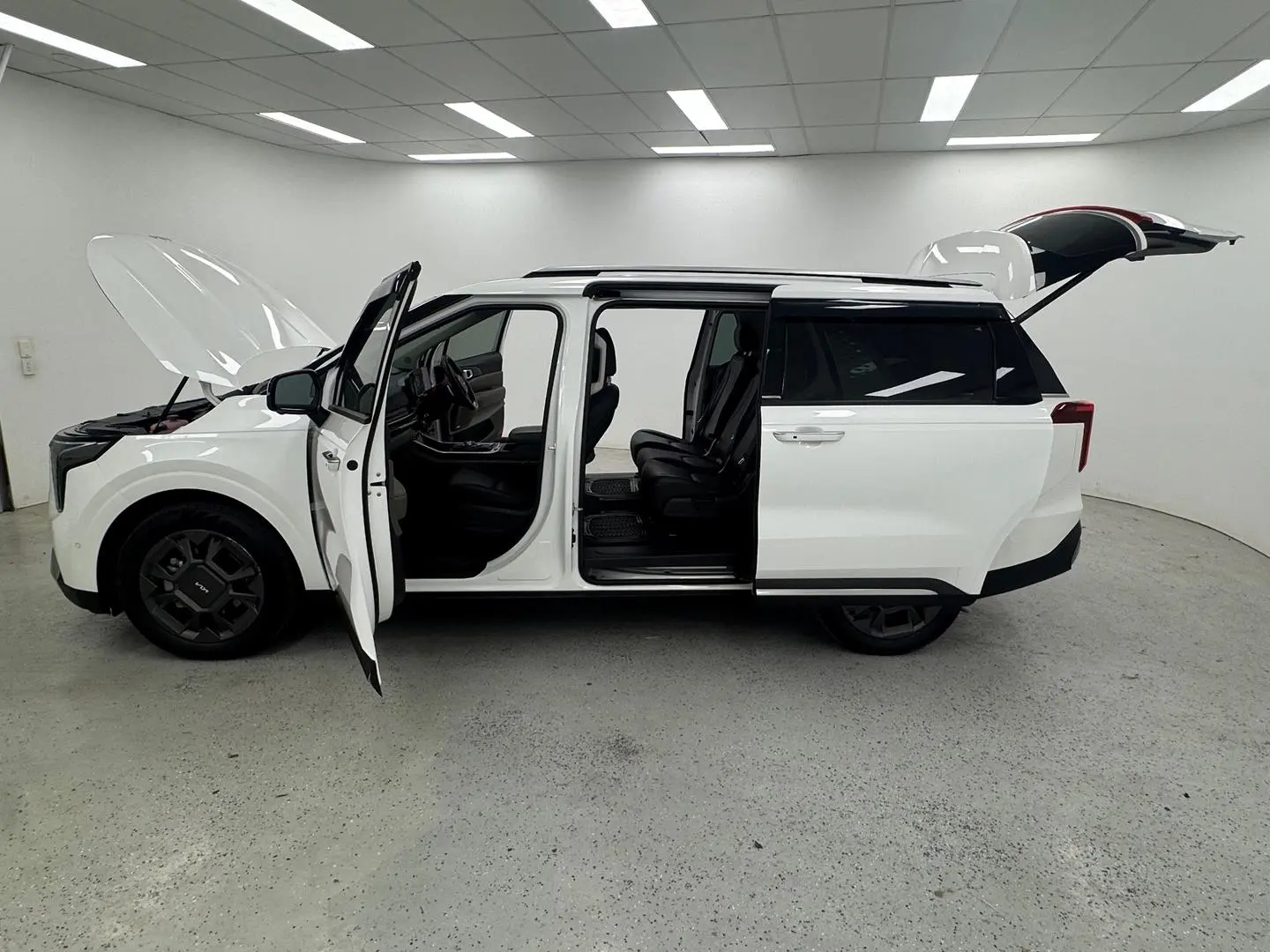 2024 Kia Carnival Gallery Image 11