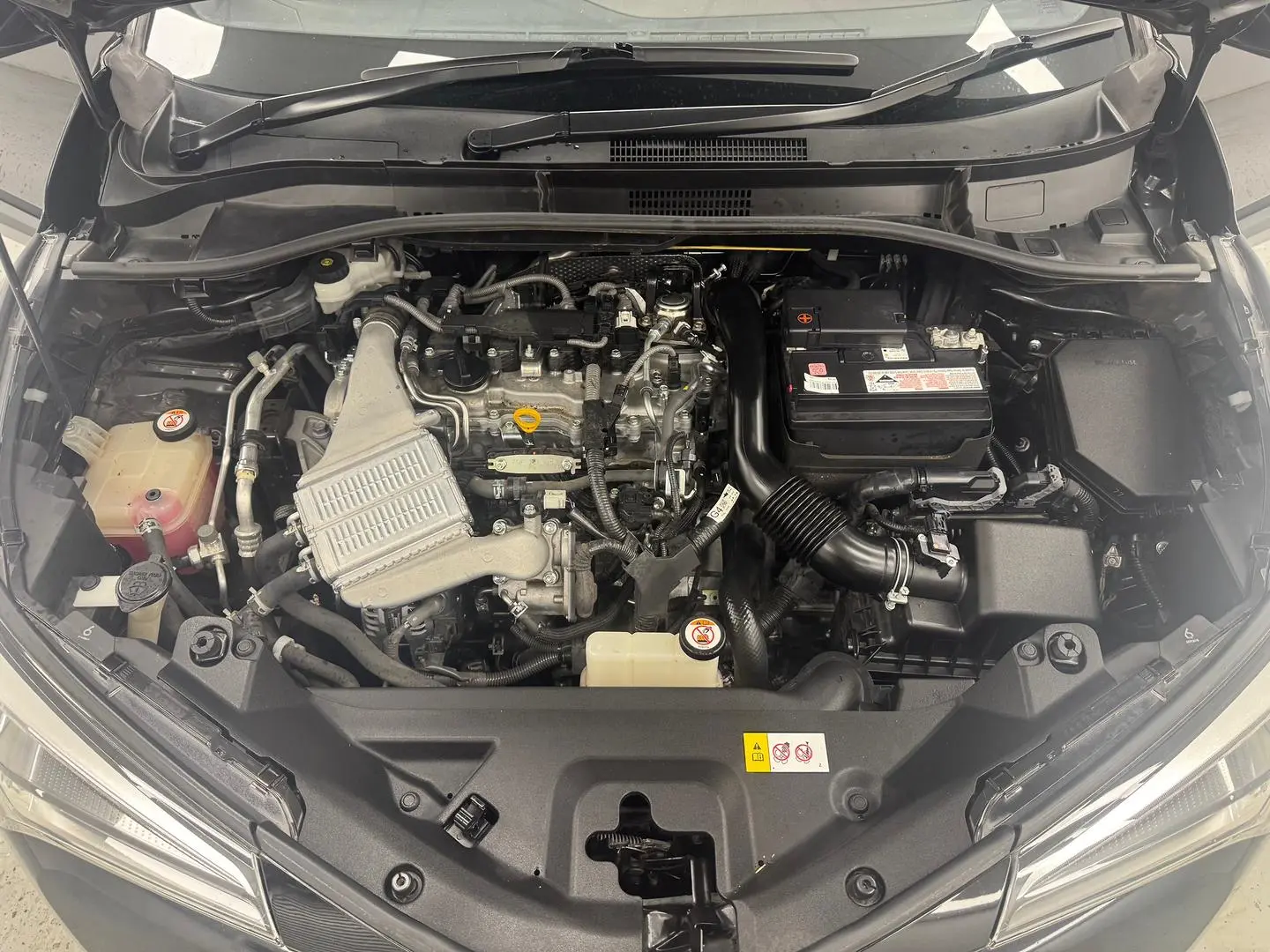 2018 Toyota C-HR Gallery Image 15