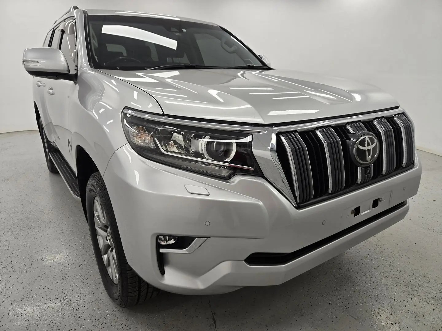 2018 Toyota Landcruiser Prado Image 1